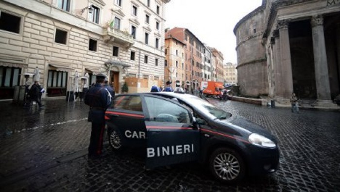 Покупатели дома в Италии нашли на диване умершего почти год назад владельца