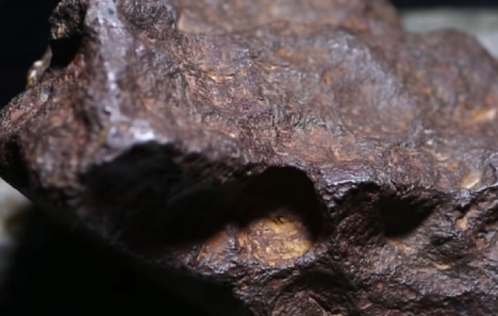 Американец 30 лет подпирал дверь метеоритом стоимостью $100 000