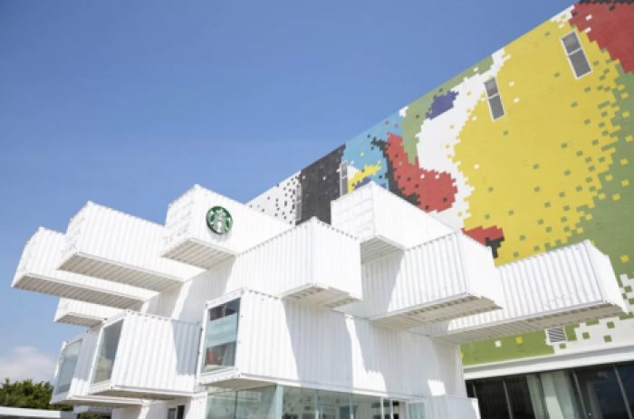 В Таиланде построили Starbucks из контейнеров