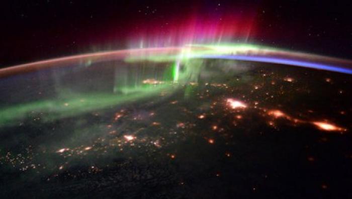 Зачем физики грели "микроволновкой" небо над Новгородом под присмотром китайского спутника