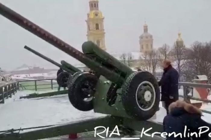 Путин пострелял из пушки