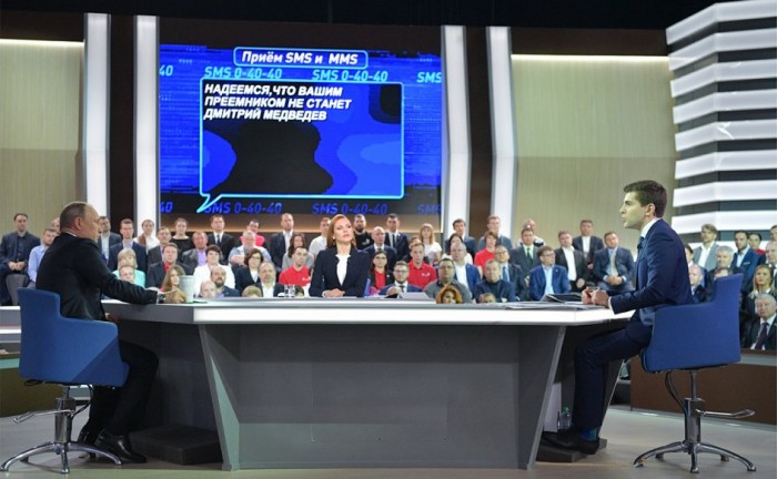 В эфир федеральных каналов вывели жесткие вопросы Путину