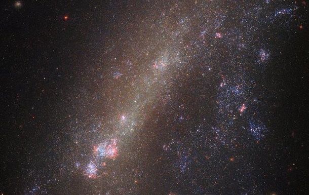 NASA показало на фото разорванную галактику