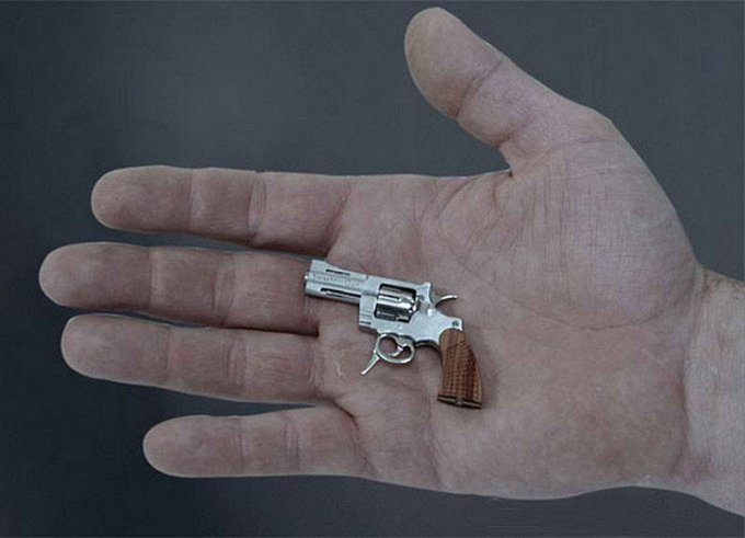 Револьвер Swiss Mini Gun – оружие, которое помещается на ладони