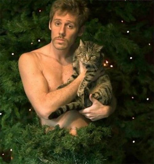 Причудливые старые фотографии мужчин, позирующих с кошками