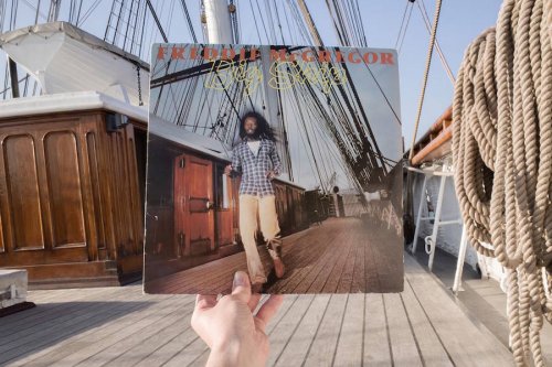 Алекс Бартч фотографирует обложки альбомов на фоне оригинальных мест съёмок