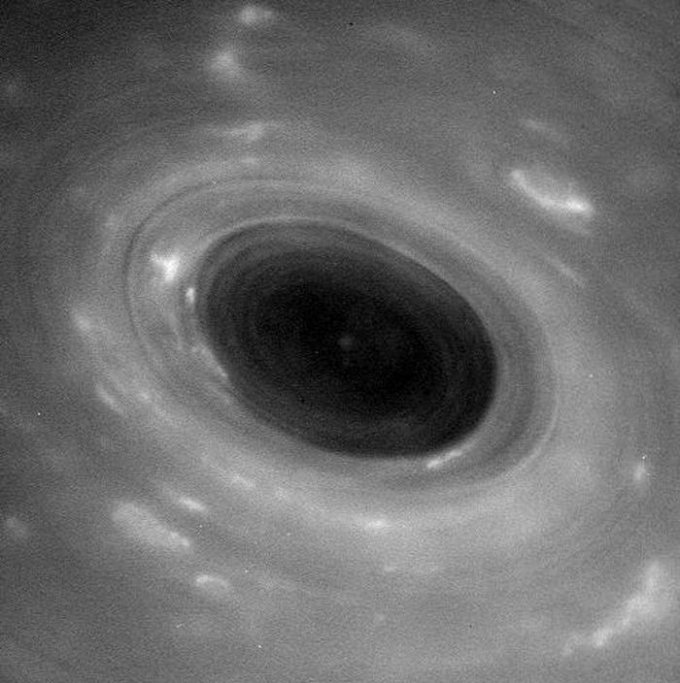Станция Cassini продолжает ставить рекорды с Сатурном