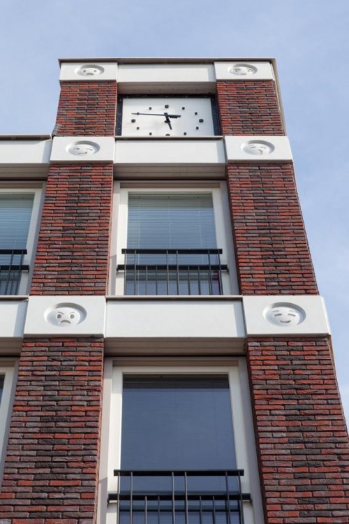 Голландские архитекторы украсили фасад здания смайликами