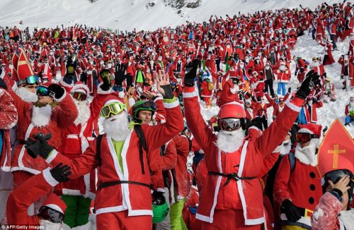 В Швейцарских Альпах состоялся массовый спуск Санта-Клаусов