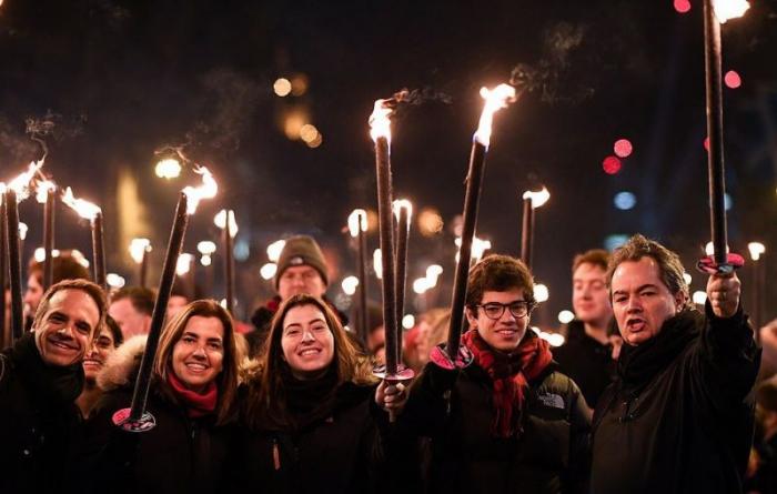 Новогоднее факельное шествие в Эдинбурге