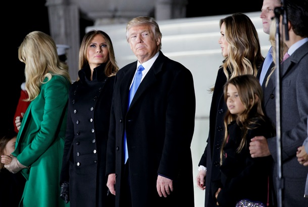 СМИ обсуждают первый "инаугурационный" наряд жены Трампа