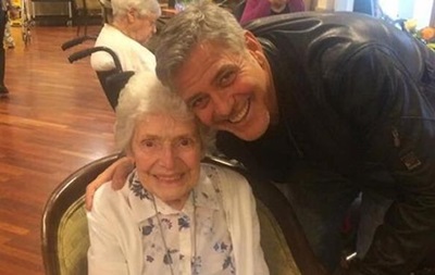 Джордж Клуни лично поздравил 87-летнюю поклонницу