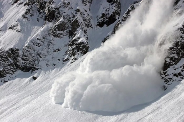 Лыжник едва спасся от лавины: съемка с GoPro