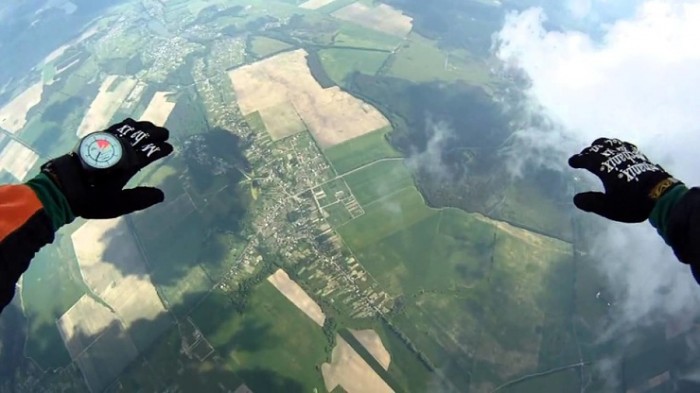 Нереально крутой прыжок с парашютом от первого лица