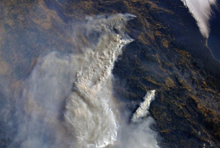 Бортинженер МКС Олег Артемьев показал пожары в Калифорнии с орбиты