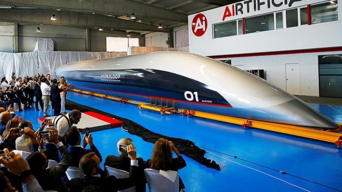 В Испании представили прототип капсулы для пассажиров Hyperloop