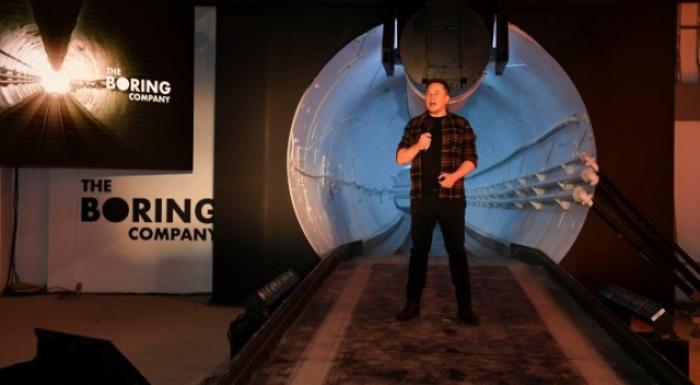 Илон Маск официально открыл подземный скоростной туннель для электромобилей под Лос-Анджелесом