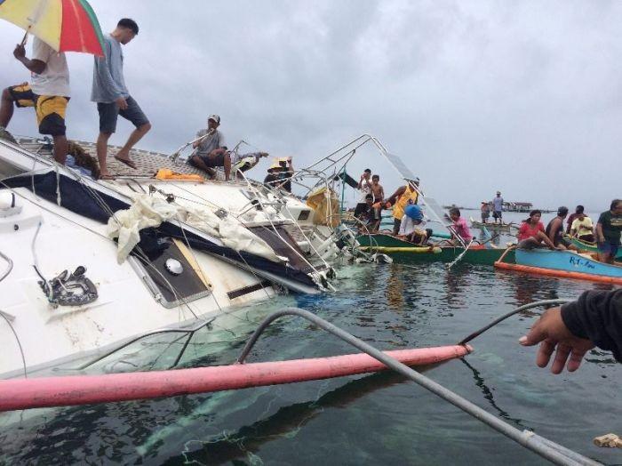 На побережье Филиппин дрейфовала яхта с мумией на борту