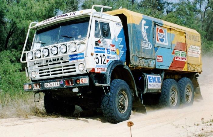Как КАМАЗ стал фаворитом гонок «Дакар» и живой легендой среди спортивных грузовиков (7 фото)