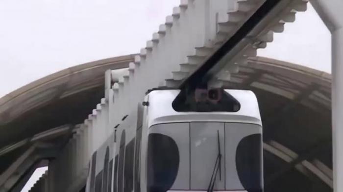 Китайский беспилотный подвесной поезд