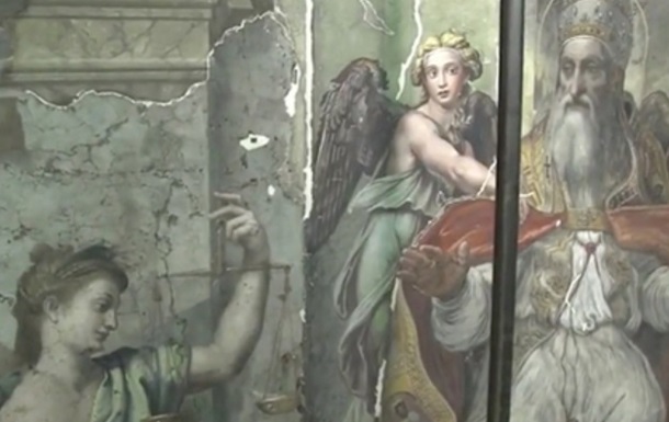 В Музеях Ватикана во время уборки нашли картины Рафаэля