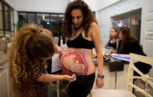 Британия попросила отменить термин "беременная женщина"