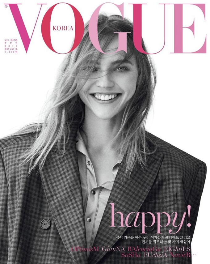 Саша Пивоварова на обложке Vogue Korea