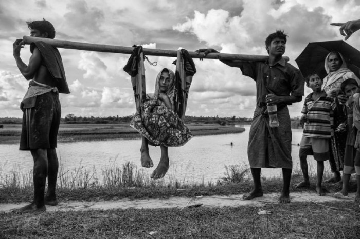 Народ рохинджа массово бежит из Мьянмы в Бангладеш