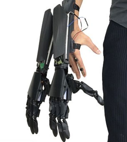 Двойная роботизированная рука для экстраординарных способностей