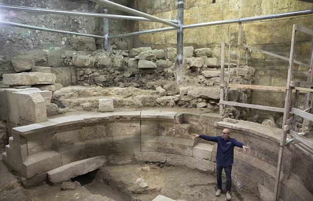 Археологи откопали в Израиле римский театр