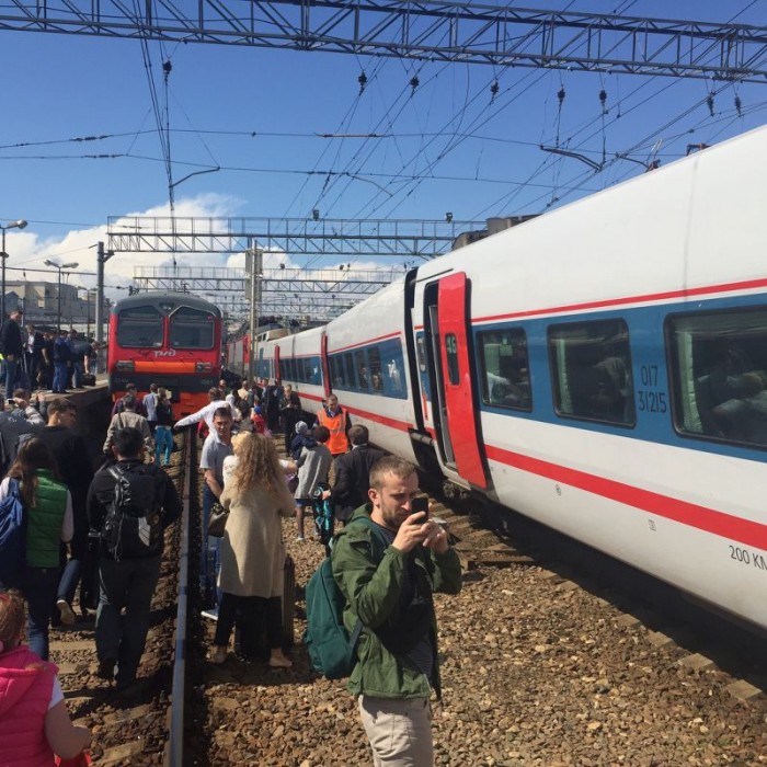 В районе Курского вокзала столкнулся скоростной поезд "Стриж" и электричка