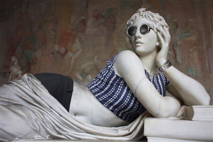 Художник превращает статуи Лувра в хипстеров