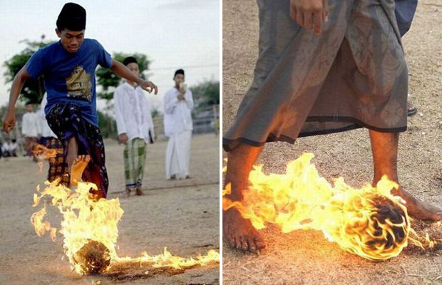Огненный футбол: индонезийские школьники играют горящим мячом