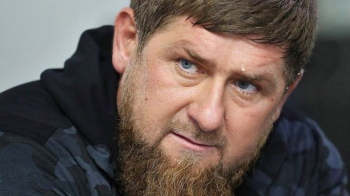 Кадыров потребовал от кинувшего банку в пассажира метро прибыть в Грозный