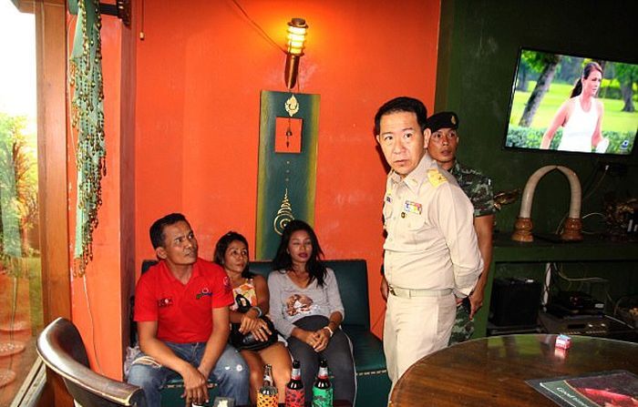 Тайская полиция накрыла бордель, когда турист купался в джакузи с двумя проститутками