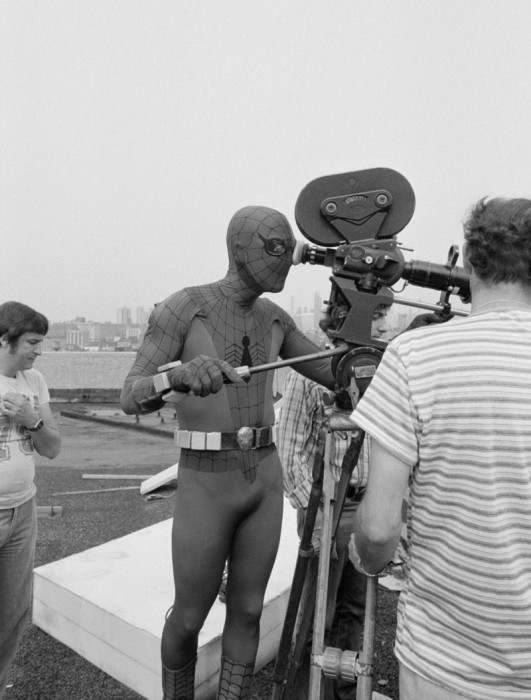 На съемках "Человека-паука" 1977 года