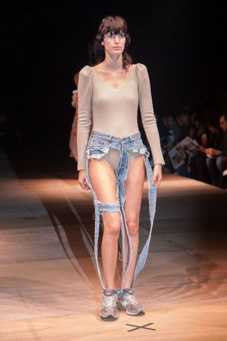 Японский модельер представил джинсы-стринги, и выглядят они крайне идиотски