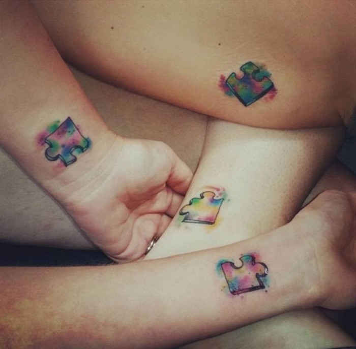 Милые и порой нелепые татуировки, сделанные настоящими друзьями