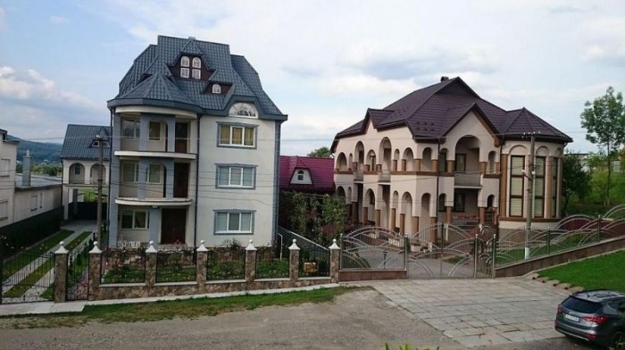 Закарпатская Рублевка - село с домами не меньше двух этажей