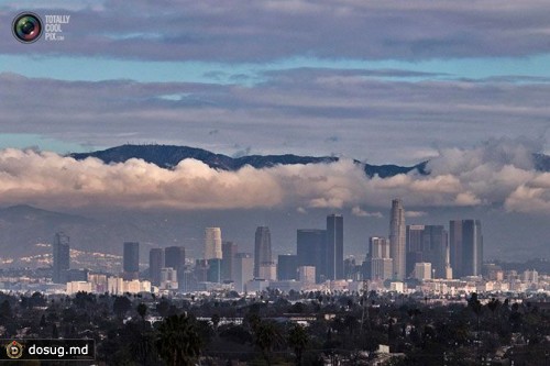 Вид Лос-Анджелеса на фоне гор Сан-Габриель.