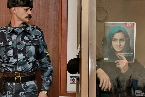 Андрей Стенин, Суд Один из подсудимых (справа) во время оглашения приговора в зале заседания Московского городского суда.
