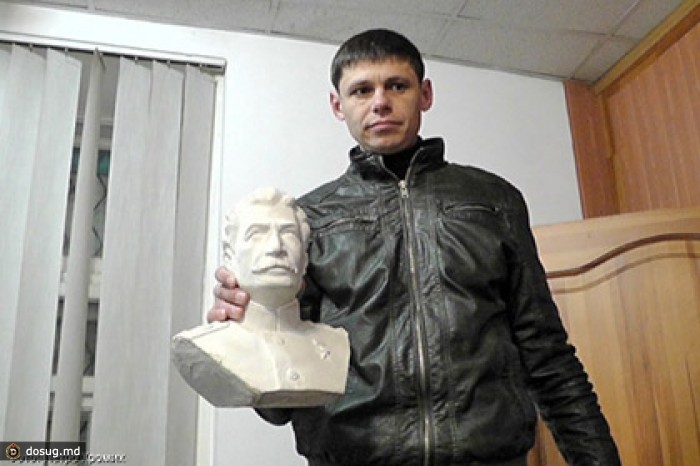 «Правый сектор» выгнал коммунистов из офиса в Ровно