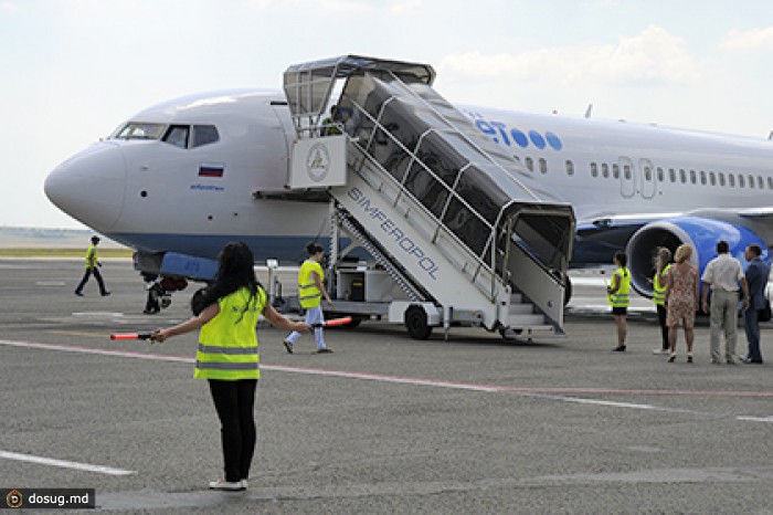 Самолет волгоград симферополь. А320 Добролет. Добролет авиакомпания. Самолет Волгоград Москва. Тунсртак добролёт.