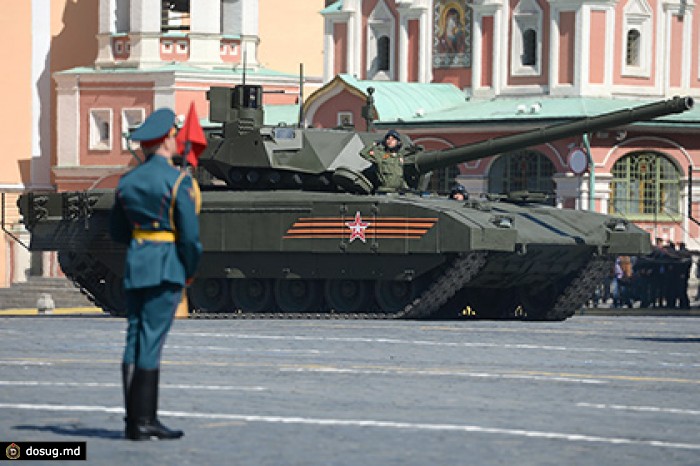 «Уралвагонзавод» выложил видео с остановившейся «Арматой» на Красной площади