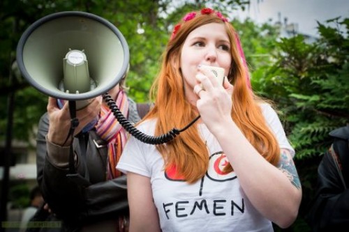 "Facebook" заблокировал страницы "FEMEN" за порнографию