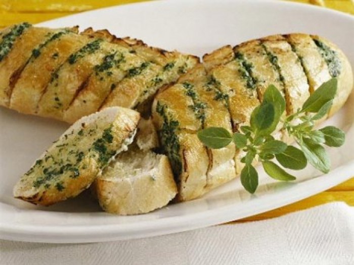 Блогер запустил чесночный хлеб в стратосферу