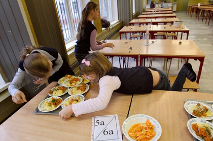 Качество продуктов в российских школах и больницах оказалось удручающим