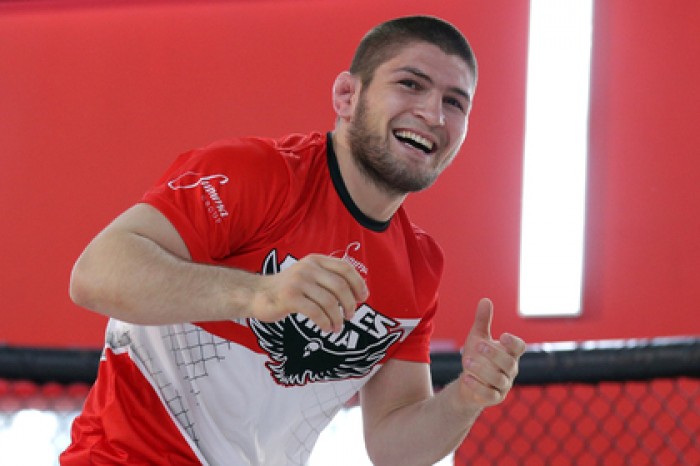 Назван гонорар Нурмагомедова за чемпионский бой в UFC