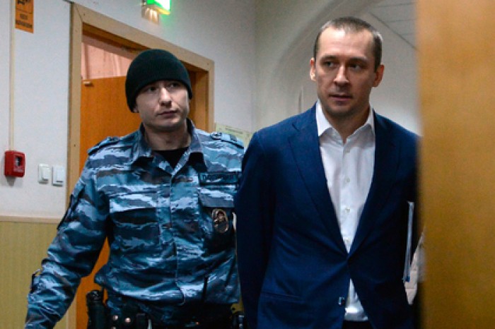 Полковник Захарченко рассказал о своей скромной доле в изъятых миллиардах