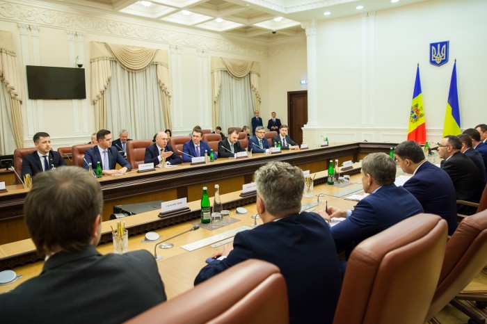 Премьер встретился с украинским коллегой